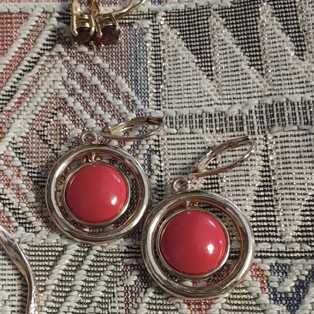 Vintage 7 Piece Gold Toned Earring Set - Picture 7 of 12